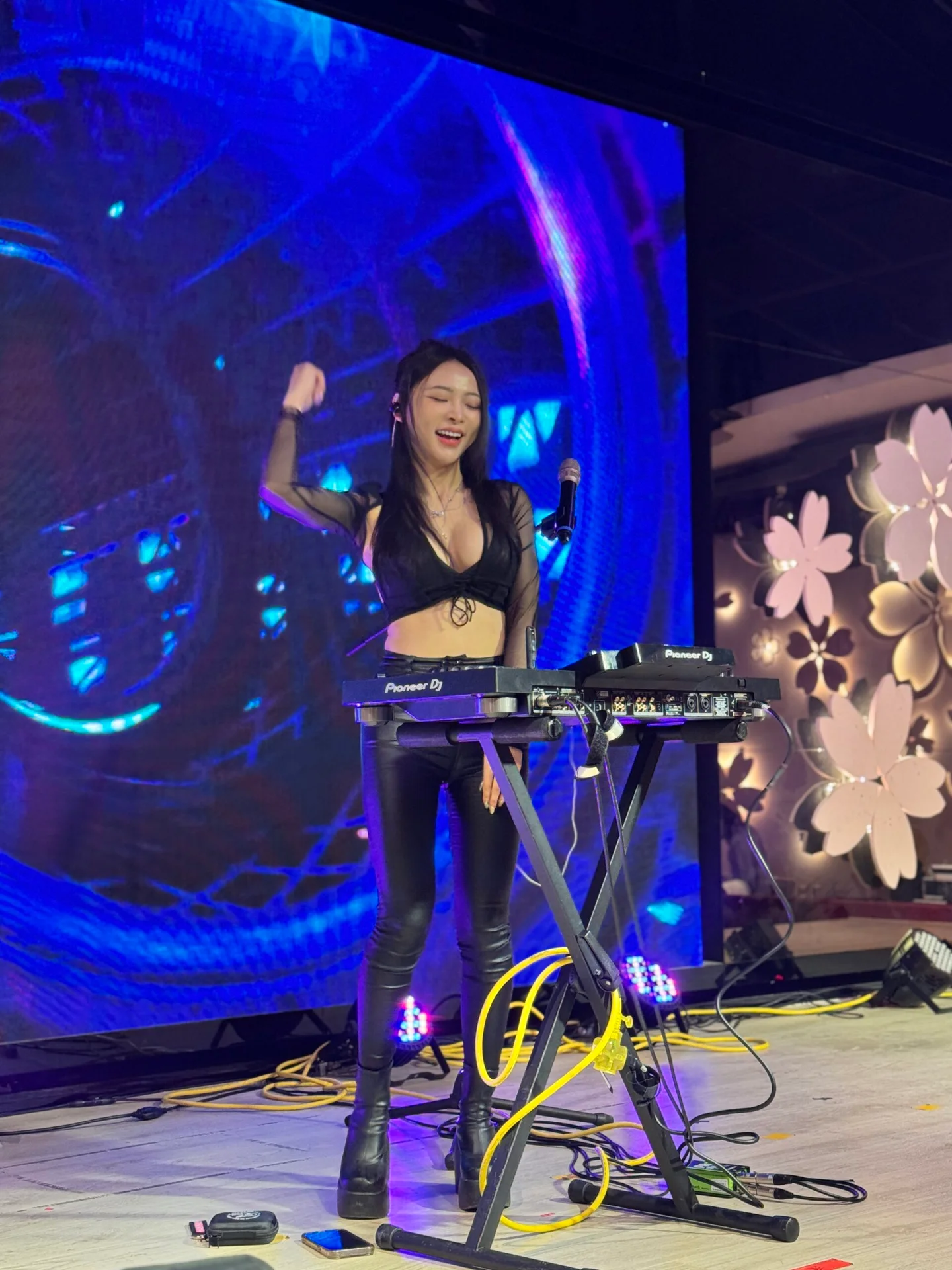 音浪來襲!吉富尾牙變身電音之夜High翻全場